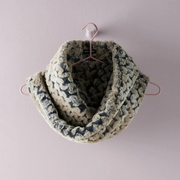 Anthropologie Remi Faux Fur Cowl Neck Scarf - Picture 4 of 6